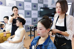 为什么强调学化妆要去正规的化妆学校？
