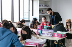 学化妆毕业后可以去剧组当化妆师,这是真的吗？