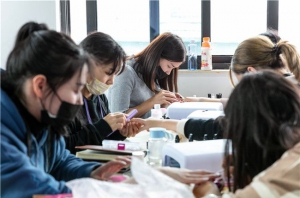 想学化妆，找个私人化妆师来教可以吗？
