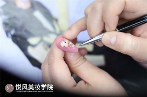 什么时候学美甲合适？就现在！从0到专业美甲师只要30天！