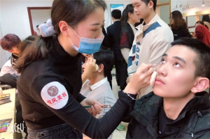 预算5k-2w，学化妆到底去哪家？重点解析悦风美妆学院